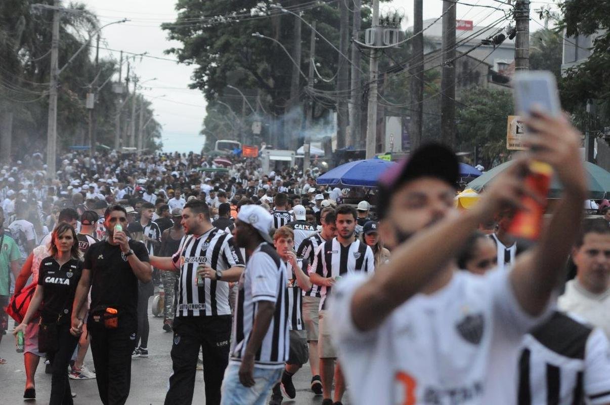 Fotos da torcida do Atltico na chegada ao Mineiro para a partida diante do Juventude pela 34 rodada do Brasileiro