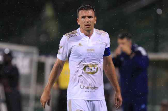 Pezzolano chega a 40 jogos no comando do Cruzeiro