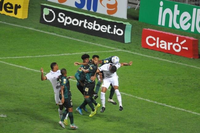 Fotos do jogo entre Amrica e Cricima, no Independncia, em Belo Horizonte, pela terceira fase da Copa do Brasil.