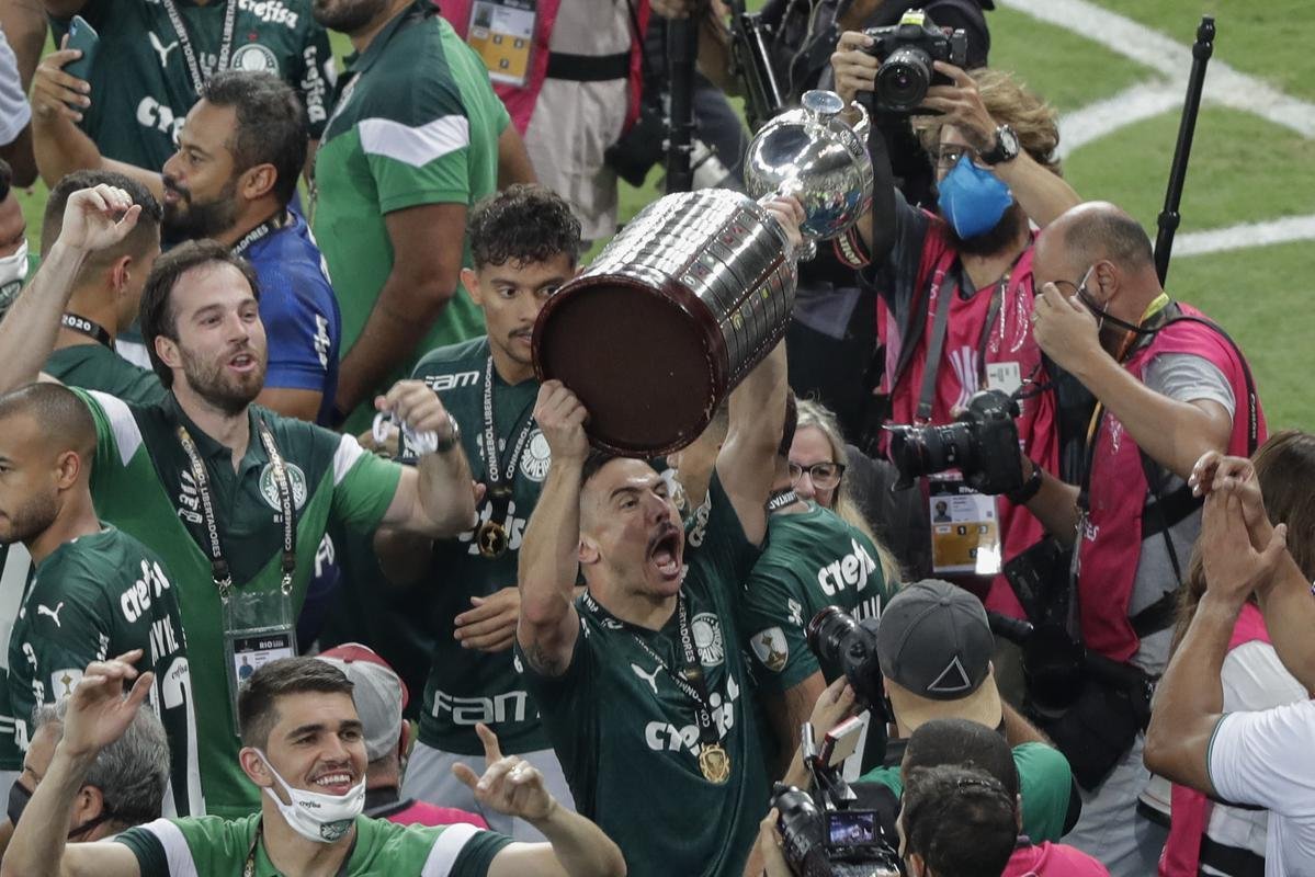 Festa do Palmeiras no Maracanã com a conquista do bicampeonato da Copa Libertadores sobre o Santos. Verdão venceu a decisão por 1 a 0 com gol do atacante Breno Lopes aos 53 do segundo tempo (AFP / Mauro Pimentel / Ricardo Moraes / Silvia Izquierdo)