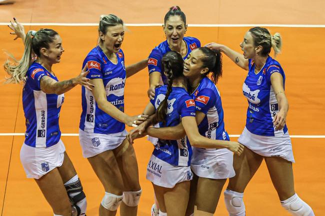 Minas venceu a segunda partida da deciso, por 3 sets a 1, nesta sexta-feira, na Arena Nilson Nelson, em Braslia, e fechou a srie melhor de trs com dois triunfos. As parciais foram de 26/24, 18/25, 25/15 e 25/17. 