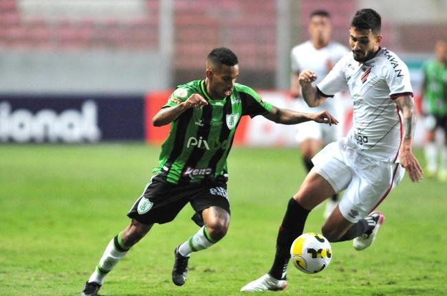 Fotos do jogo entre Am�rica e Athletico-PR, no Independ�ncia, pelo Campeonato Brasileiro de 2022