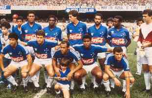 A Topper no durou muito e, no fim de 1985, o Cruzeiro j vestia uniformes de outro fornecedor de material esportivo: a alem Adidas. Com a troca, as tradicionais trs listras da Adidas apareceram nas mangas da camisa, sendo a nica mudana aparente para os uniformes da Topper. Os patrocinadores msters seguiram sem um padro, chegando at a ser um espao vazio da camisa durante maior parte desse perodo. Mas, em 1988, a primeira empresa internacional ocupou espao como patrocnio mster: a marca de bebidas Coca-Cola, que tinha a logo estampada na barriga e nas costas, acima do nmero. Com ela, uma padronizao por tempo de exposio passou a ser mais clara, diferentemente dos anos anteriores, que teve vrios patrocinadores pontuais por curtos perodos.