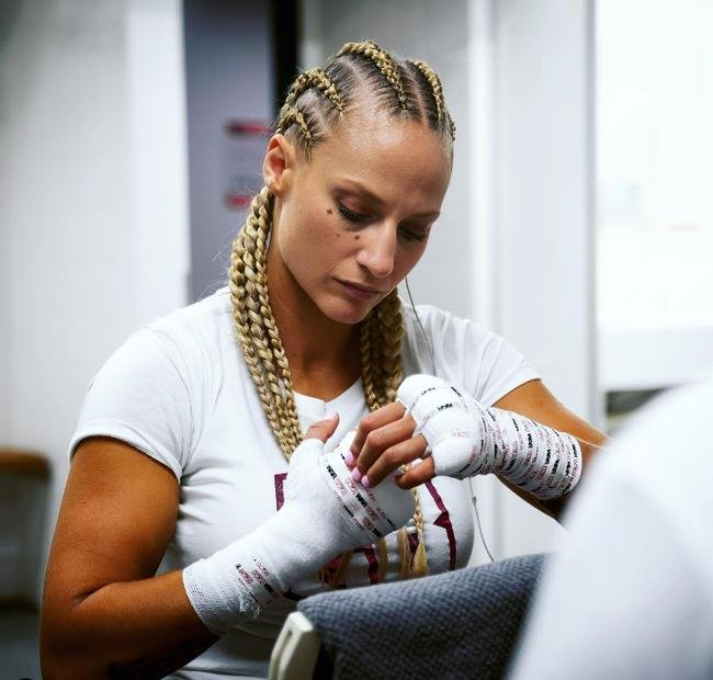 Fotos da boxeadora australiana Ebanie Bridges