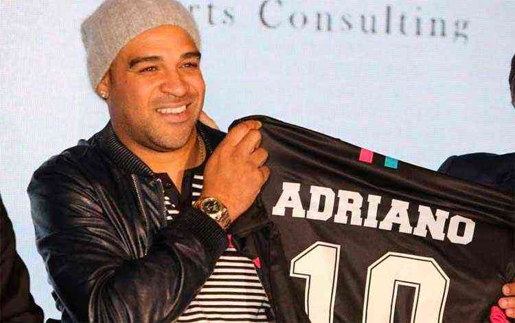 Adriano volta a jogar futebol dois anos depois nos Estados Unidos