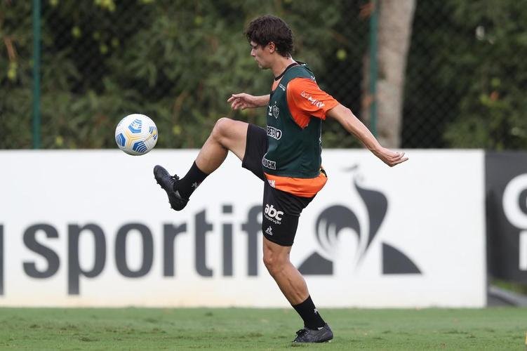Após a eliminação na Libertadores diante do Palmeiras, jogadores do Atlético se reapresentaram na Cidade do Galo e realizaram treinamento visando o duelo contra o Internacional, pelo Campeonato Brasileiro
