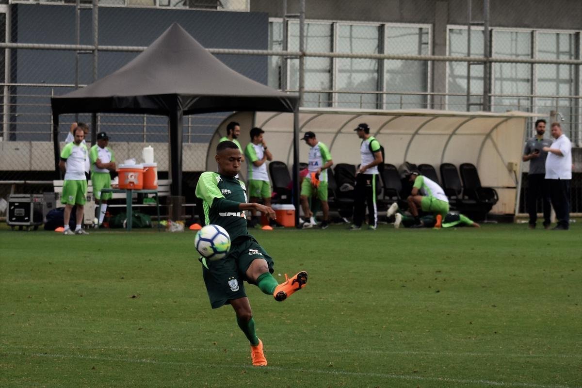 Treino do Amrica no CT do Grmio, em Porto Alegre, antes de 'deciso' contra o Inter pelo Brasileiro