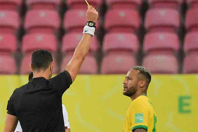 Advertido com carto amarelo j no fim, Neymar ser desfalque da Seleo por causa de suspenso