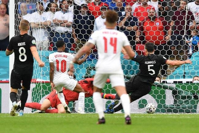 Fotos do gol de Sterling, da Inglaterra, sobre a Alemanha, em Wembley. Ingleses venceram por 2 a 0 e avan�aram �s quartas de final da Eurocopa