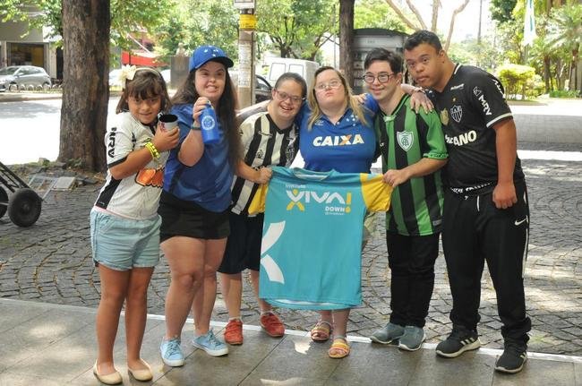 Integrantes do Instituto Viva Down visitaram estdio da TV Alterosa 