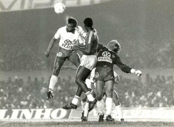 Imagens do Cruzeiro com a camisa da Adidas (Arquivo/Estado de Minas)