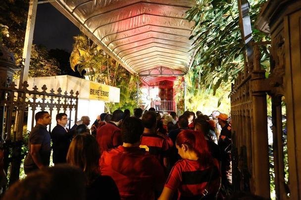 Festa de lançamento dos novos uniformes contou com a presença de jogadores e show de Paralamas de Sucesso