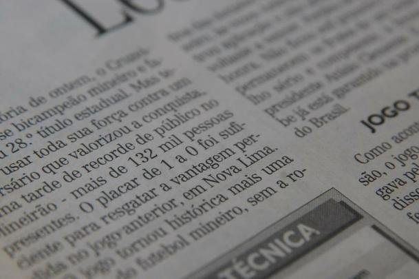 Recorde de pblico no Mineiro: pginas do jornal Estado de Minas sobre Cruzeiro 1x0 Villa Nova, em 1997. Estdio recebeu 132.834 pessoas na deciso do Campeonato Mineiro