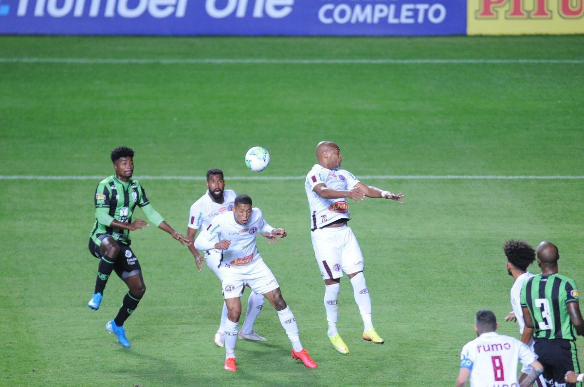 Fotos do duelo entre Amrica e Ferroviria, no Independncia, em BH, pela terceira fase da Copa do Brasil