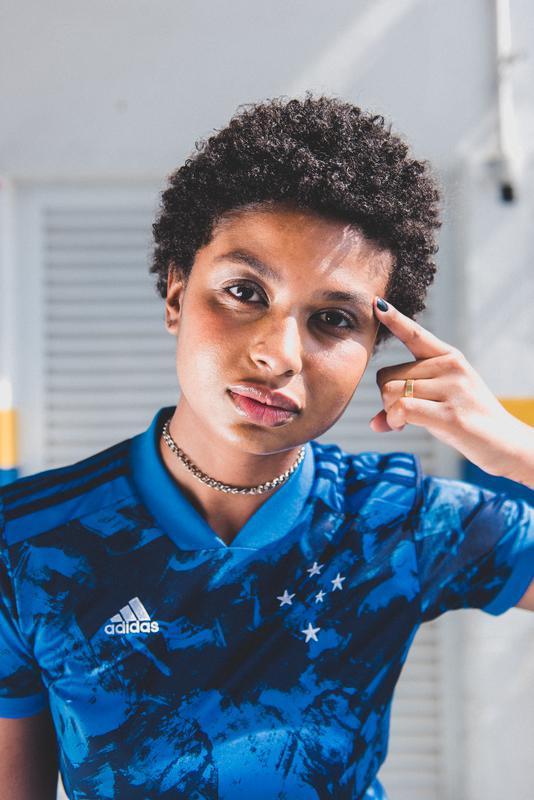 Fotos da nova camisa 3 do Cruzeiro, produzida pela Adidas