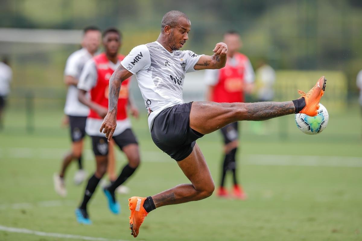 Veja fotos do treino do Atltico