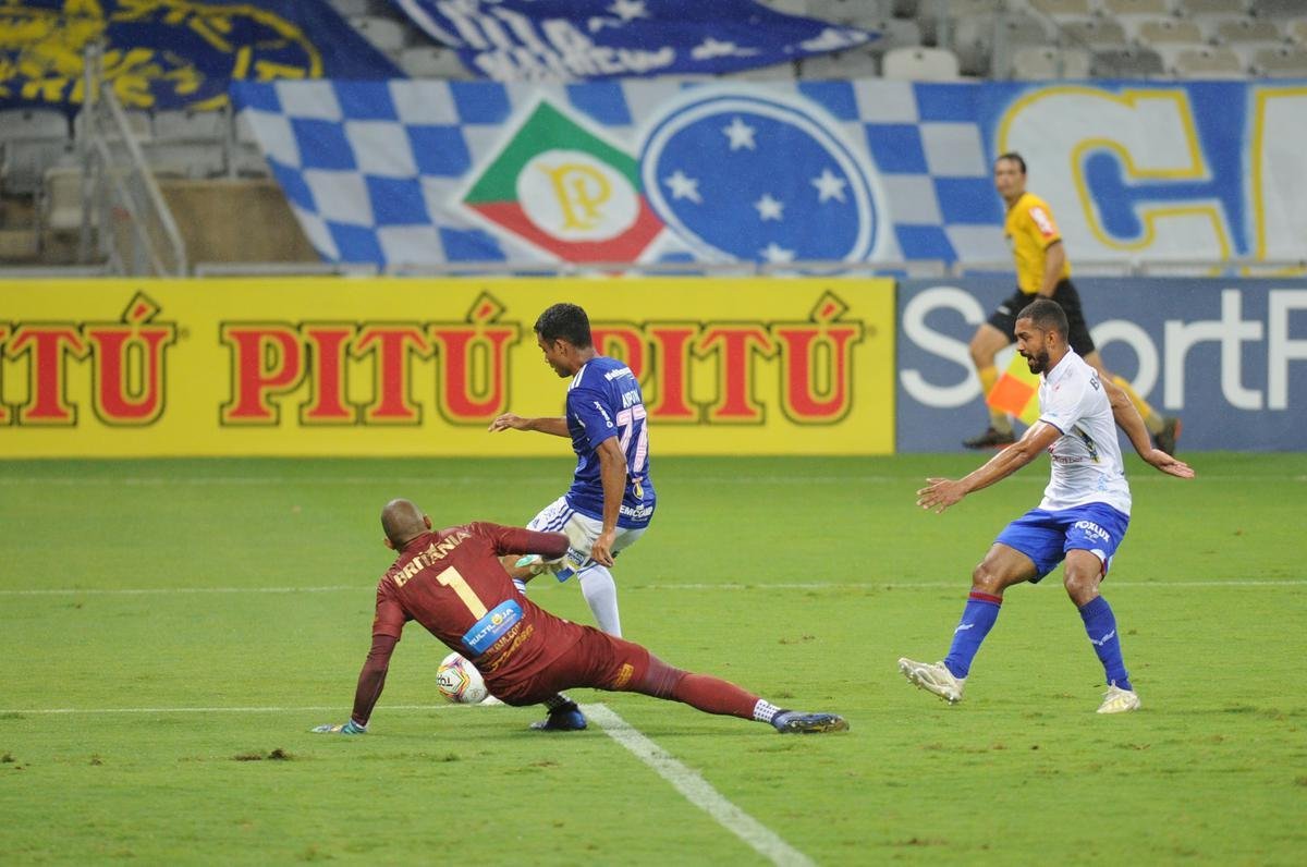 Fotos do jogo entre Cruzeiro e Paran Clube, no Mineiro, em Belo Horizonte, pela 19 rodada da Srie B do Campeonato Brasileiro