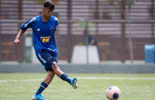 Equipe sub-20 do Cruzeiro treinou com novas camisas em preparao para a Copa So Paulo