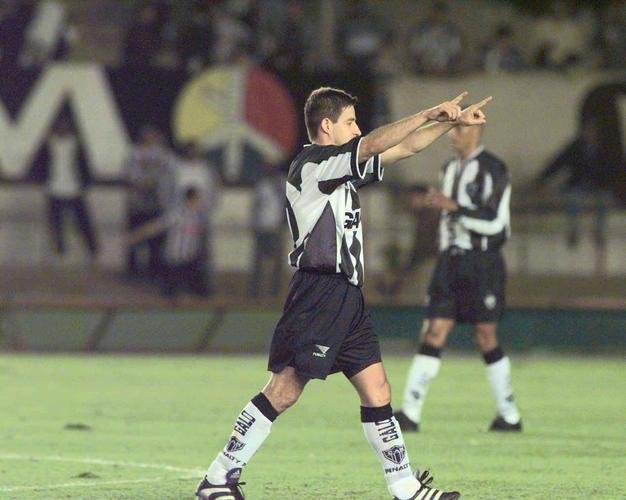No jogo de volta, no Mineiro, Atltico e Fluminense empataram por 2 a 2. O Galo acabou classificado pelo gol qualificado fora de casa