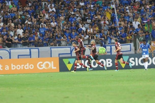 Cruzeiro e Flamengo se enfrentaram pela 20 rodada do Campeonato Brasileiro