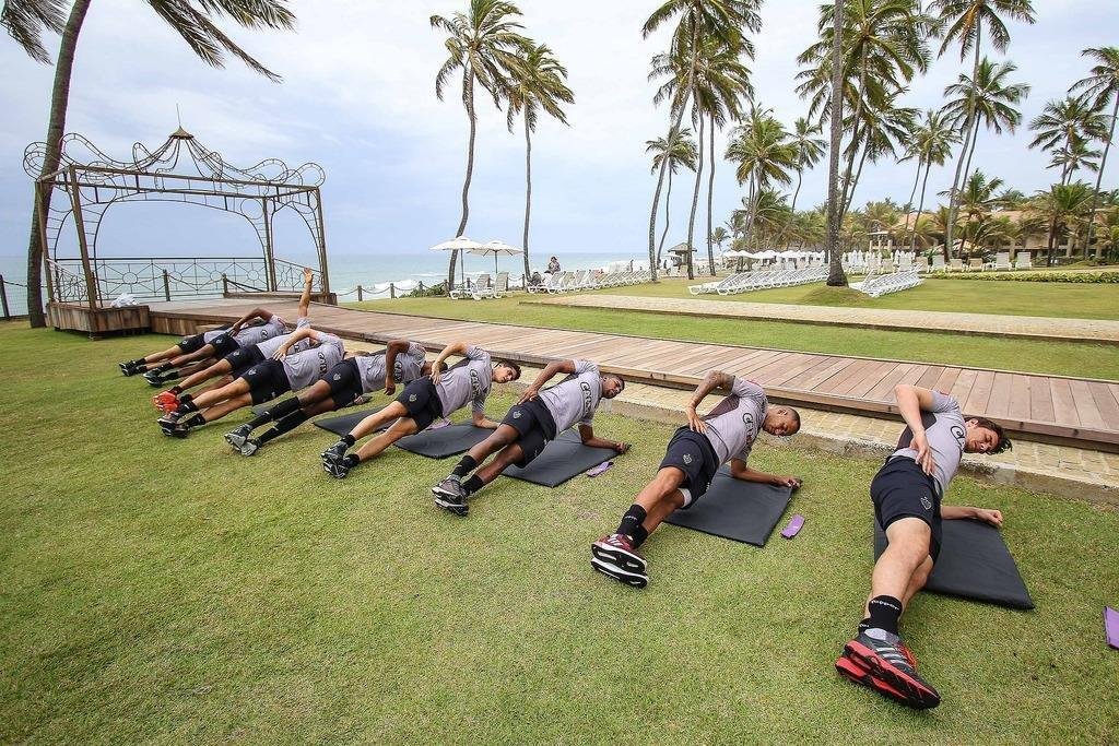 Fotos do treino do Atltico na beira da praia