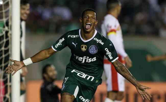 Danilo comemora gol do Palmeiras contra a Juazeirense
