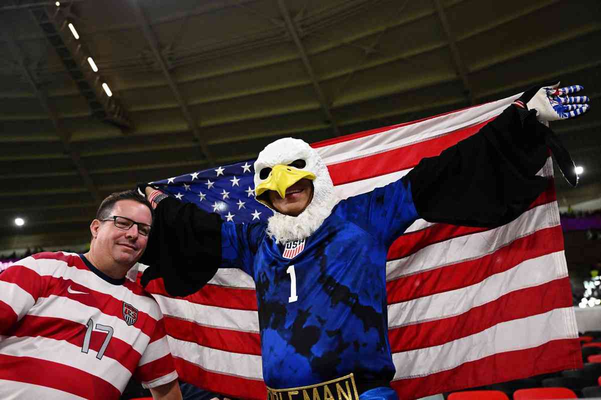 Fotos dos torcedores de Estados Unidos e Pas de Gales durante jogo pelo Grupo B da Copa do Mundo