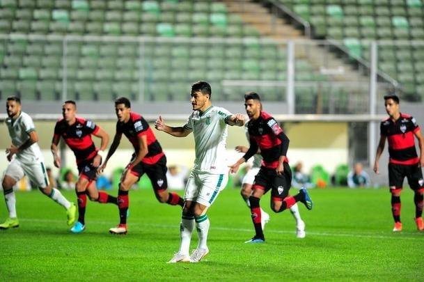 Fotos de mais uma derrota do Amrica na Srie B; Coelho foi superado no Independncia pelo Atltico-GO, por 1 a 0. Gol do rubro-negro goiano foi de Jorginho