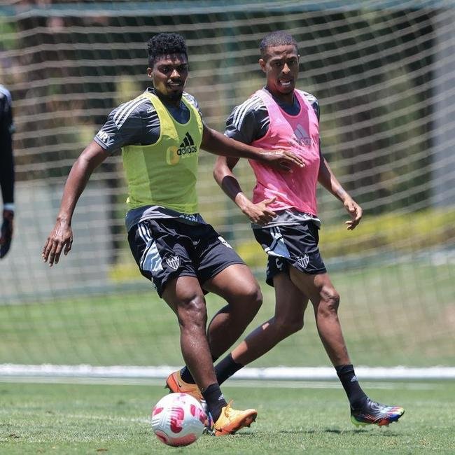 Fotos do treino do Atltico nesta quarta-feira (12/10), na Cidade do Galo. Em recuperao de um incmodo na panturrilha esquerda, Hulk fez funcional no campo e ainda  dvida para o confronto contra o Flamengo, no sbado, s 20h30, no Maracan, pelo Brasileiro