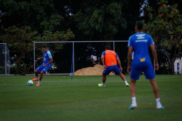 Treino do Cruzeiro nesta segunda-feira, na Toca da Raposa II. Time de Rogrio Ceni enfrenta o Cear na quarta-feira, s 19h30, no Castelo, em Fortaleza, pela 21 rodada do Campeonato Brasileiro