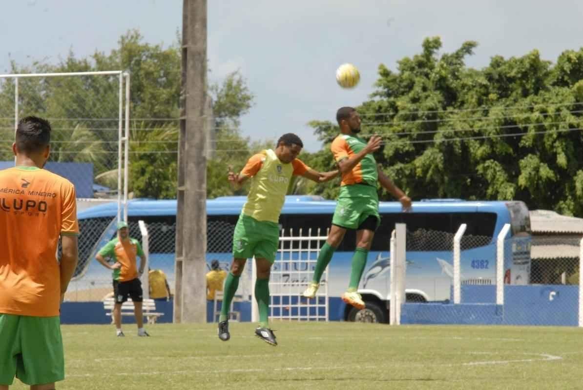 Amrica treina em Macei, no campo do CSA, para enfrentar o Murici-AL, pela Copa do Brasil