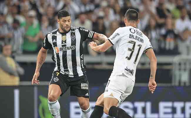 Balbuena reestreou pelo Corinthians com a missão de marcar Hulk contra o Atlético