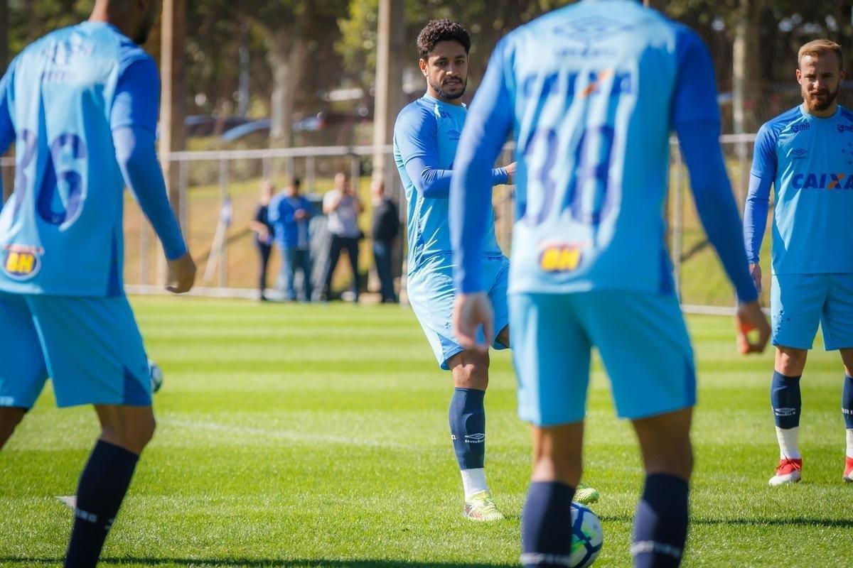 Imagens do ltimo treino do Cruzeiro antes do jogo contra o Cear, pelo Campeonato Brasileiro