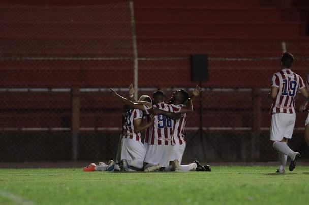 Timbu venceu a equipe paranaense fora de casa com gols de Jean Carlos e Matheus Carvalho