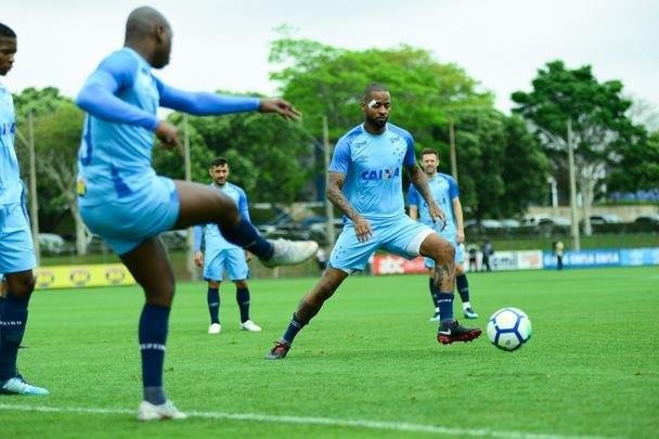 Imagens do treino do Cruzeiro nesta sexta-feira (12/10), antes do jogo contra o Vasco, pelo Brasileiro
