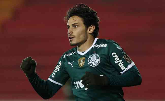 Raphael Veiga tem sido o destaque do Palmeiras na temporada 2022