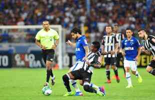 Imagens do segundo tempo do clssico vencido pelo Cruzeiro por 1 a 0