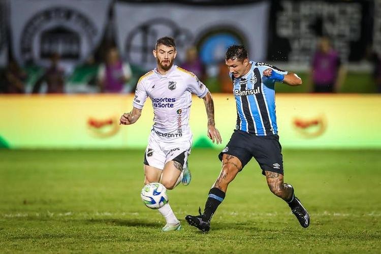 Grêmio ou ABC: Grêmio venceu o jogo de ida da terceira fase por 2 a 0, fora de casa. A volta será nesta quinta-feira, a partir das 21h30, na Arena do Grêmio.