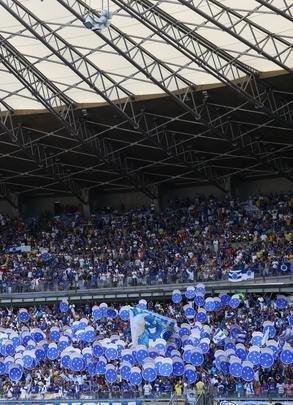 Imagens da torcida do Cruzeiro no clssico contra o Atltico