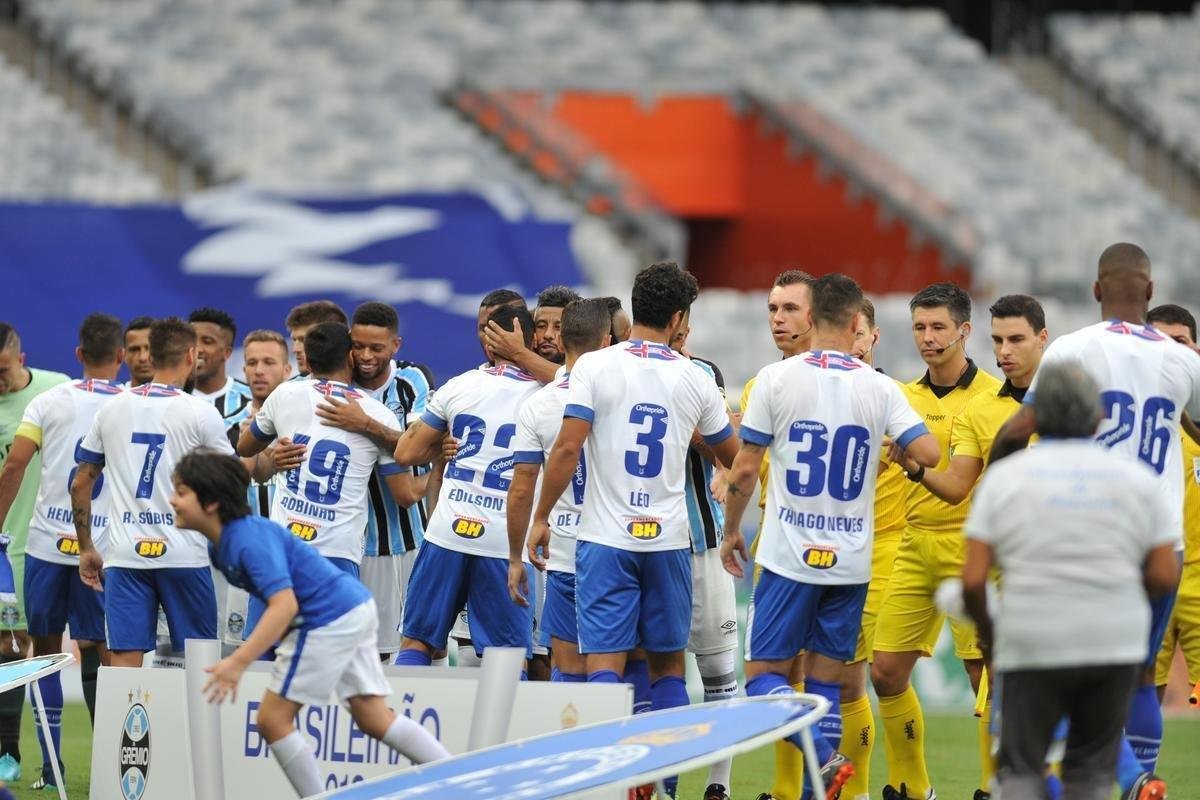 Cruzeiro estreou novo uniforme neste sbado, contra o Grmio