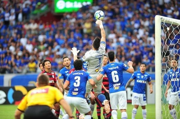 Cruzeiro x Flamengo: fotos do jogo vlido pela 37 rodada do Brasileiro, neste domingo (25/11), no Mineiro (Ramon Lisboa/EM D.A Press)