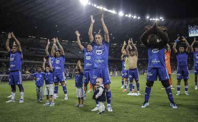 Cruzeiro tem 41 pontos em 18 rodadas e terminará primeiro turno na liderança