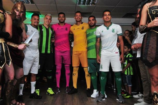 Coleo de uniformes do Amrica da temporada 2019. Clube adotou marca prpria, a Sparta. Por isso, desfile na loja do clube, no shopping Boulevard, em BH, foi ao estilo espartano