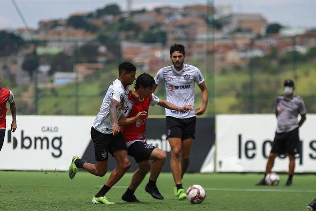 Depois da derrota para a Caldense, por 2 a 1, em Poos de Caldas, jogadores do Atltico voltaram ao trabalho nesta sexta-feira na Cidade do Galo.