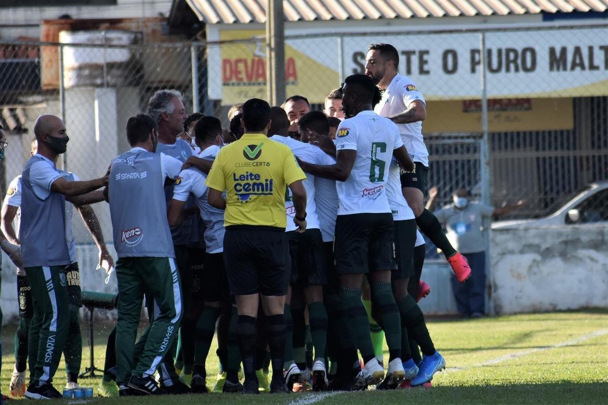 Neste domingo (25), o América venceu a URT em Patos de Minas, no Estádio Zama Maciel. O resultado garantiu a classificação do Coelho às semifinais do Campeonato Mineiro, na vice-liderança da primeira fase.