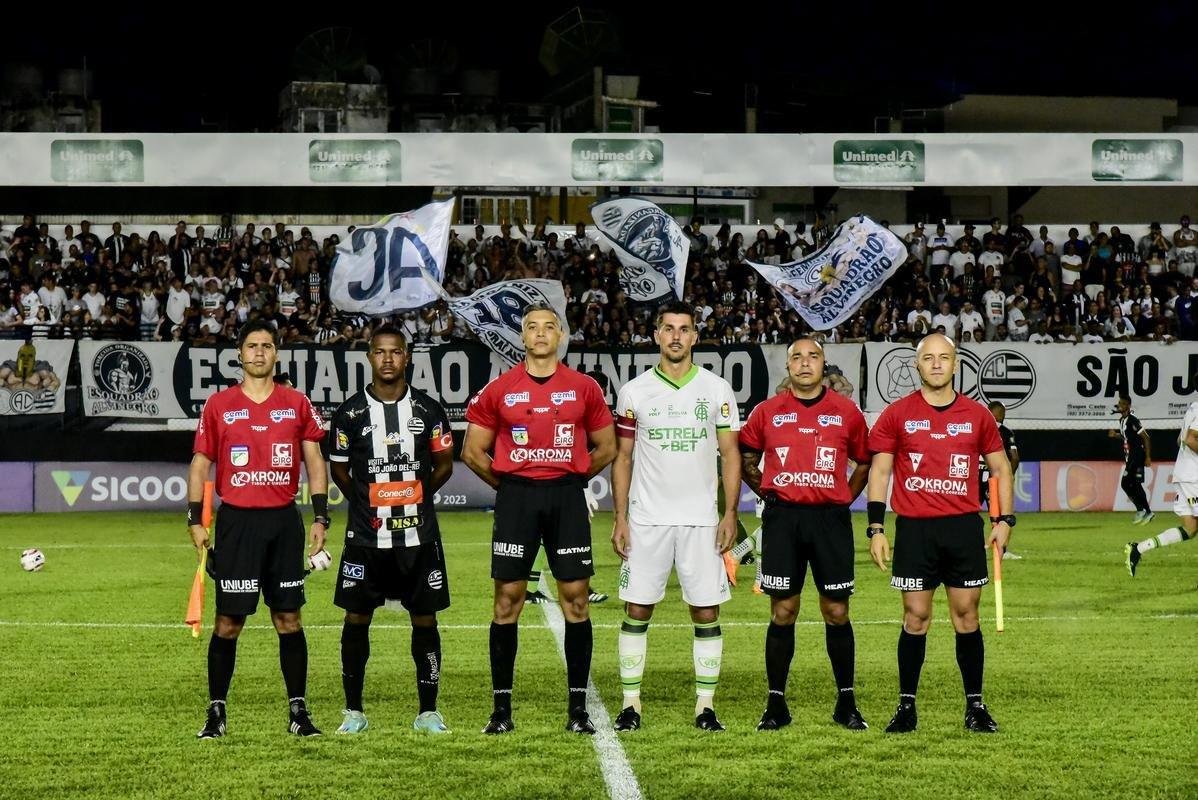 Jogo entre Athletic e Amrica, nesta tera-feira (7/2), pela 4 rodada do Campeonato Mineiro, no Estdio Joaquim Portugal, em So Joo del-Rei