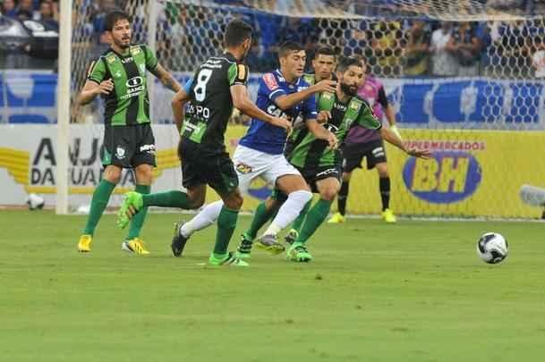 Cruzeiro e Amrica ficaram no empate, e permitiriam a chegada do Uberlndia  liderana