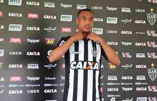 Leandrinho - Emprestado em julho de 2018 pelo Napoli ao Atltico, o atacante chegou a Belo Horizonte com problemas fsicos. Ele demorou a estrear e fez apenas trs jogos no primeiro ano pelo clube. 