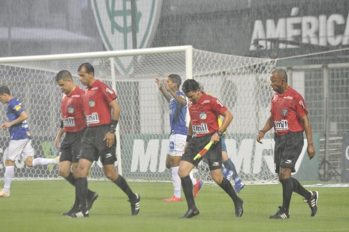 Forte chuva atrasou comeo de Amrica x Cruzeiro, no Horto