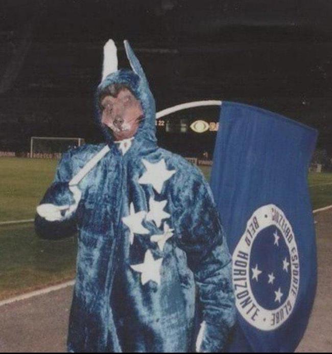 Mudana na identidade visual das mascotes Raposo e Raposinho geram brincadeiras nas redes sociais